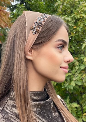 Batic din tul - Bej inchis cu accesoriu din pietre maro